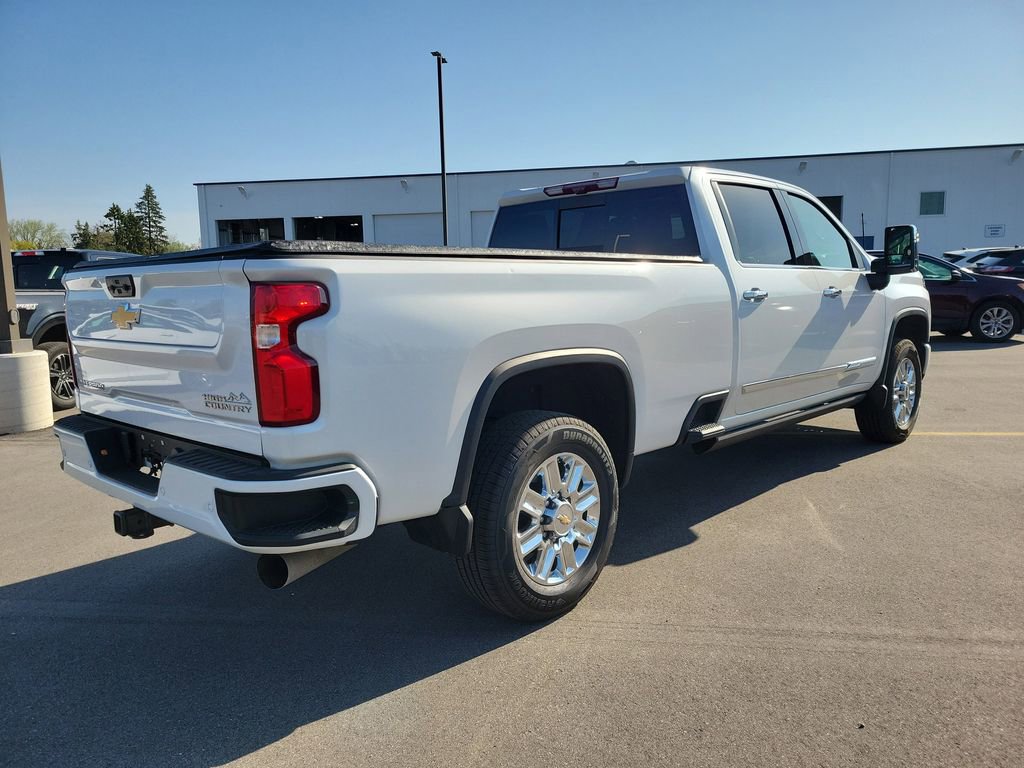 Used 2024 Chevrolet Silverado 2500 High Country w/ High Country Premium Package AWD/4WD image 4