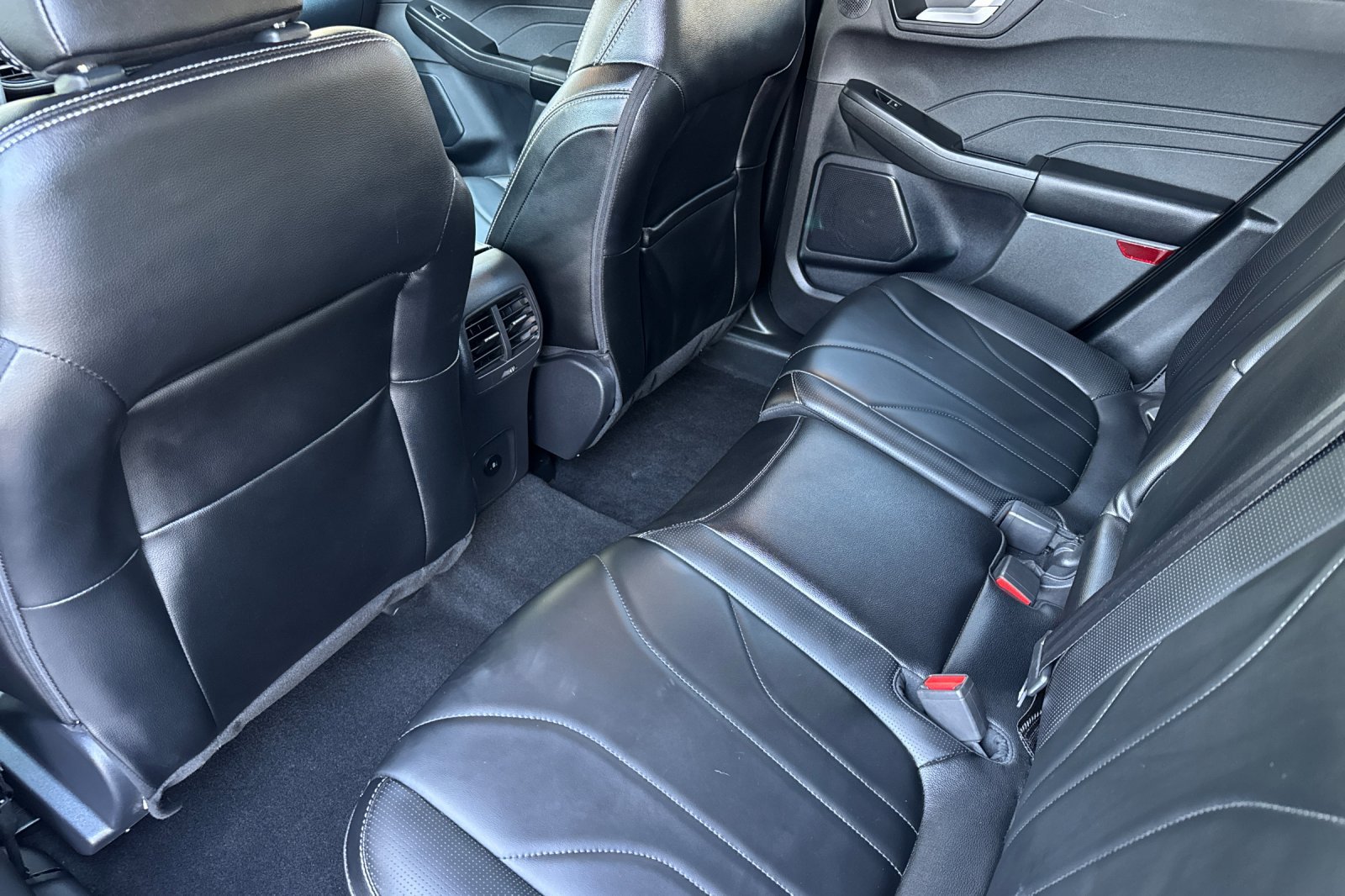 Certified 2025 Ford Escape SE w/ PHEV Premium Package FWD image 13