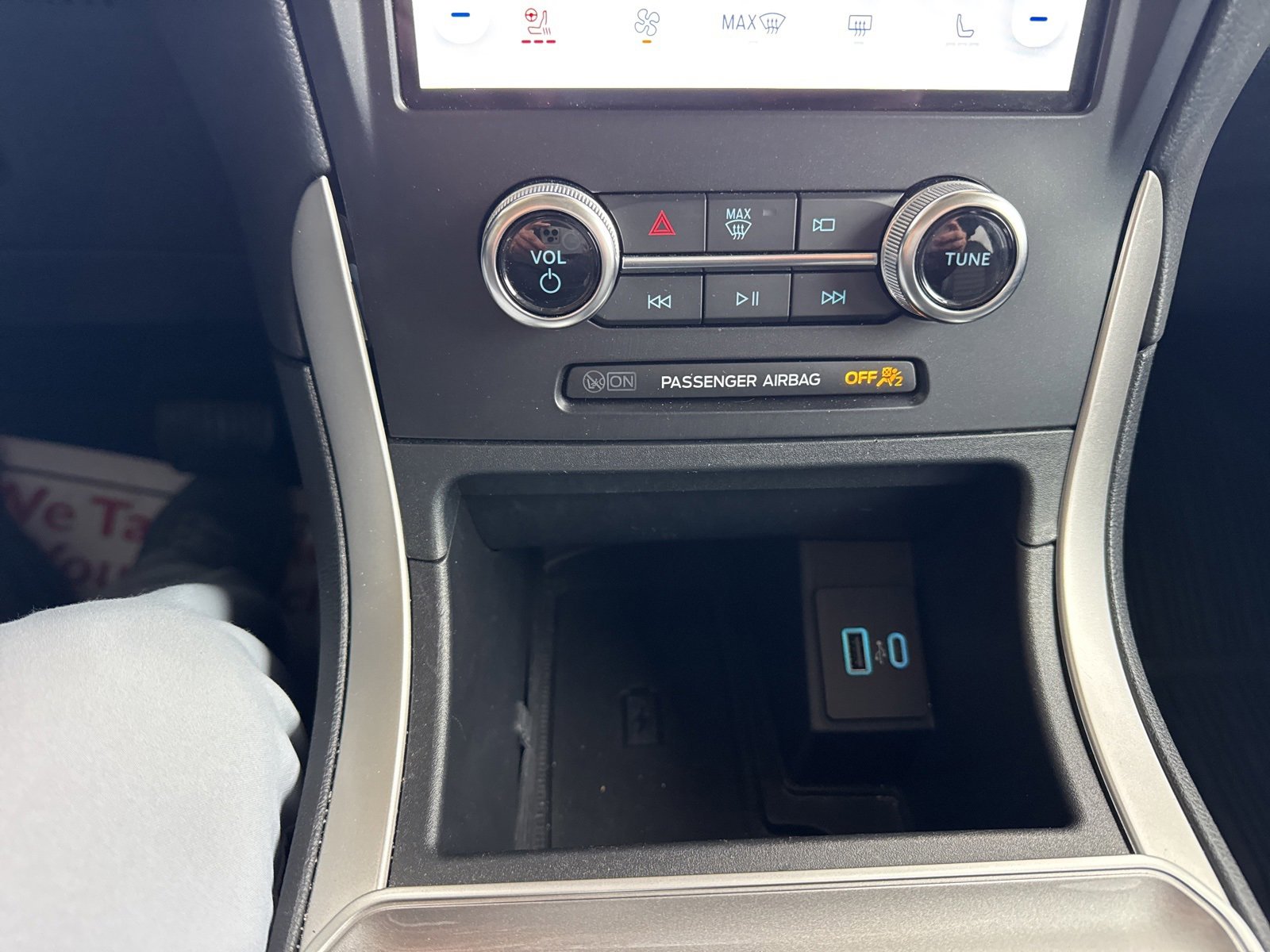 Certified 2024 Ford Edge SEL w/ Convenience Package image 32