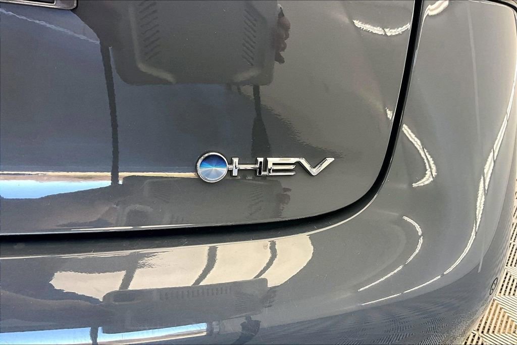 Used 2025 Toyota Prius LE FWD image 10