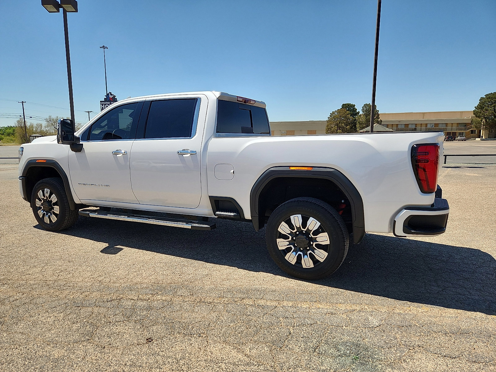 Used 2025 GMC Sierra 3500 Denali w/ Denali Reserve Package image 2