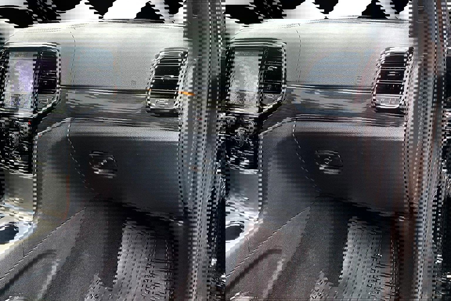 Used 2019 Jeep Grand Cherokee Overland image 16