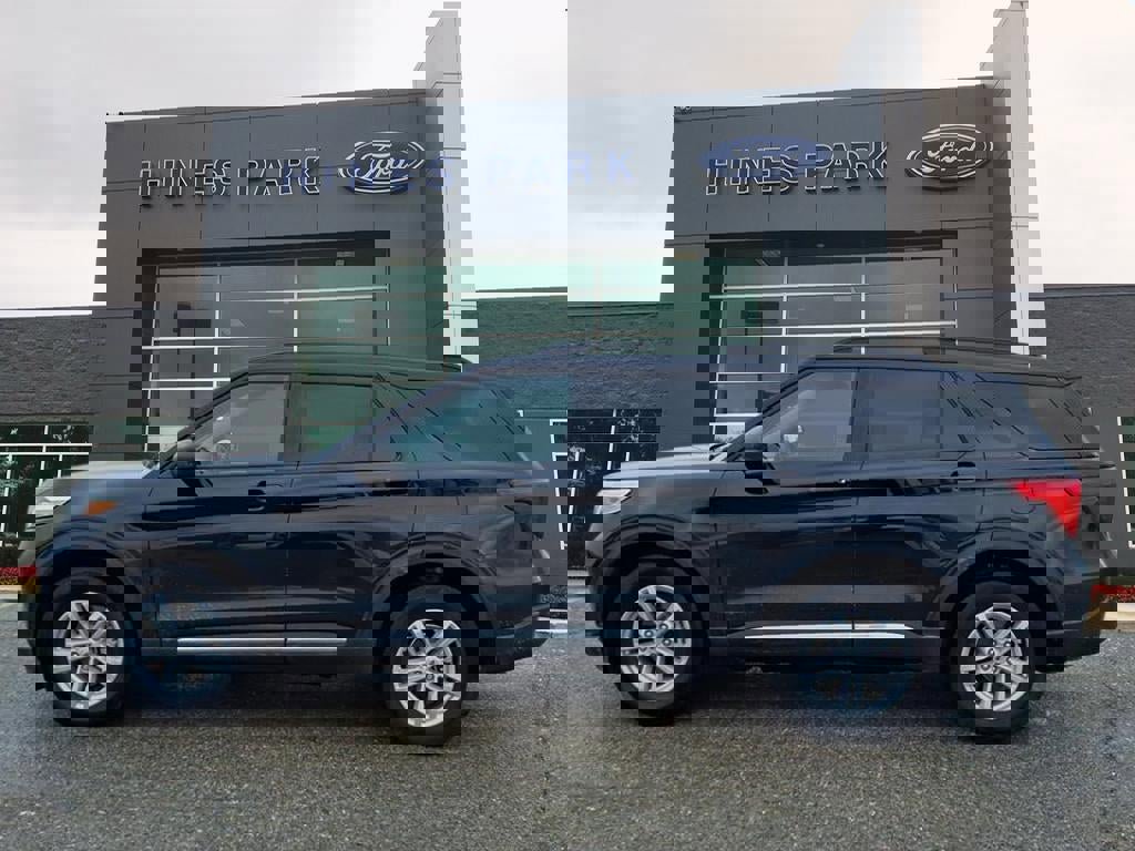 Certified 2023 Ford Explorer XLT w/ Equipment Group 202A image 4