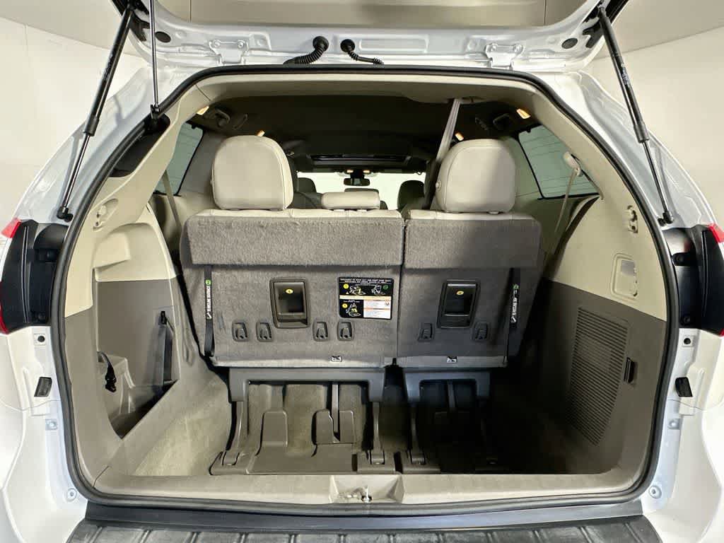 Used 2020 Toyota Sienna XLE w/ XLE Navigation Package FWD image 19
