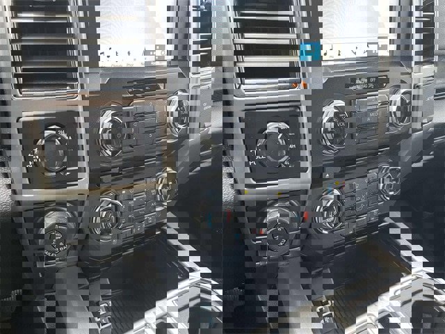 Certified 2018 Ford F150 Platinum w/ Equipment Group 701A Luxury image 29