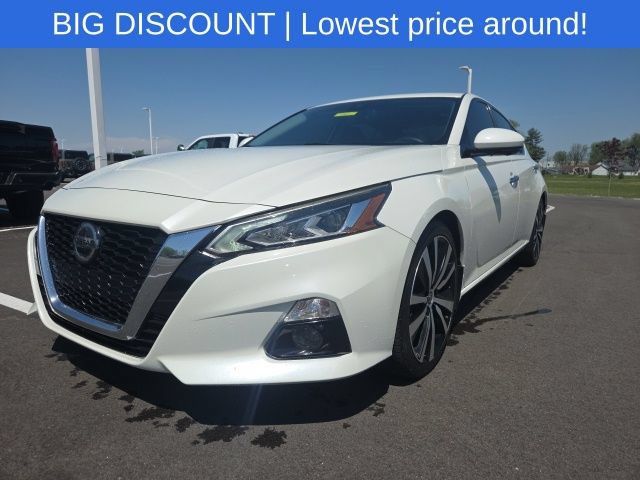 Used 2020 Nissan Altima 2.0 Platinum FWD image 2