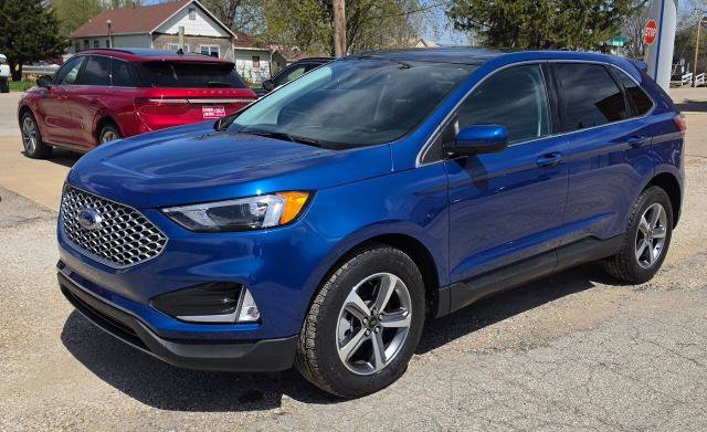 Certified 2024 Ford Edge SEL w/ Convenience Package AWD/4WD image 2