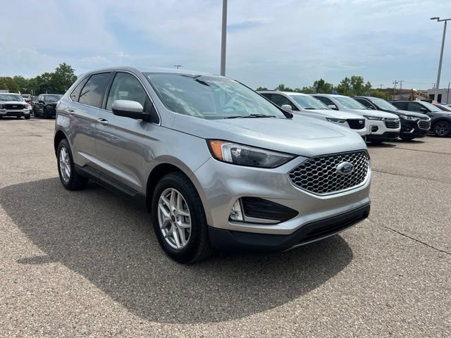 Certified 2024 Ford Edge SEL w/ Convenience Package AWD/4WD image 3