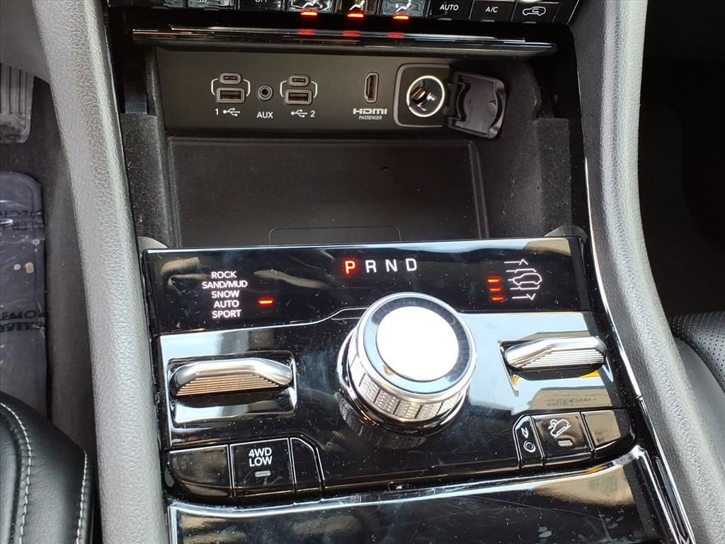 Used 2022 Jeep Grand Cherokee Overland w/ Luxury Tech Group IV image 19