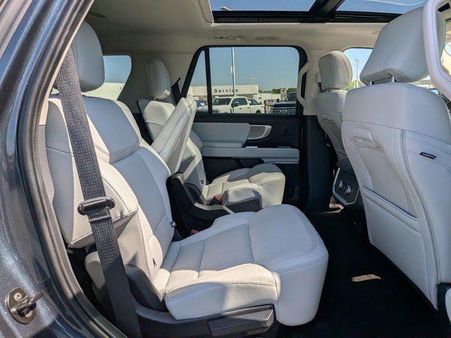 Certified 2025 Ford Expedition Platinum w/ Driver's Package AWD/4WD image 32