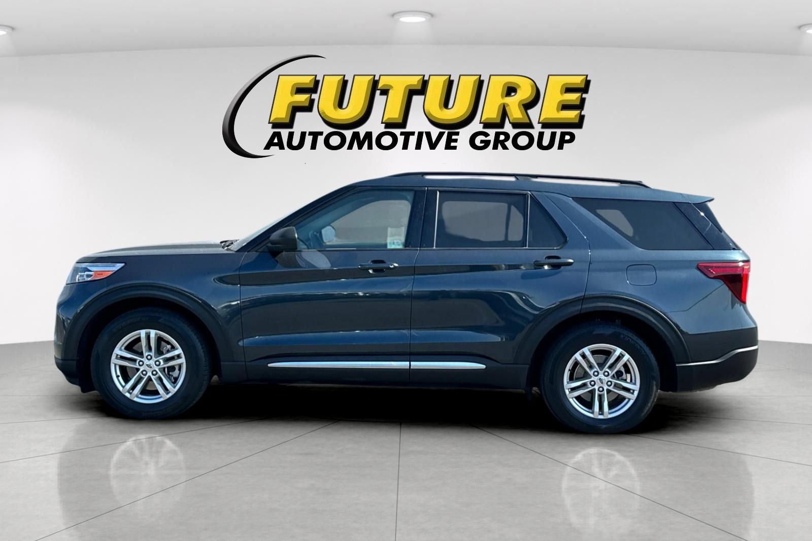 Certified 2022 Ford Explorer XLT w/ Equipment Group 202A RWD image 6