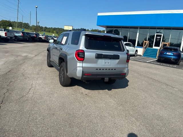 Used 2025 Toyota 4Runner SR5 AWD/4WD image 29