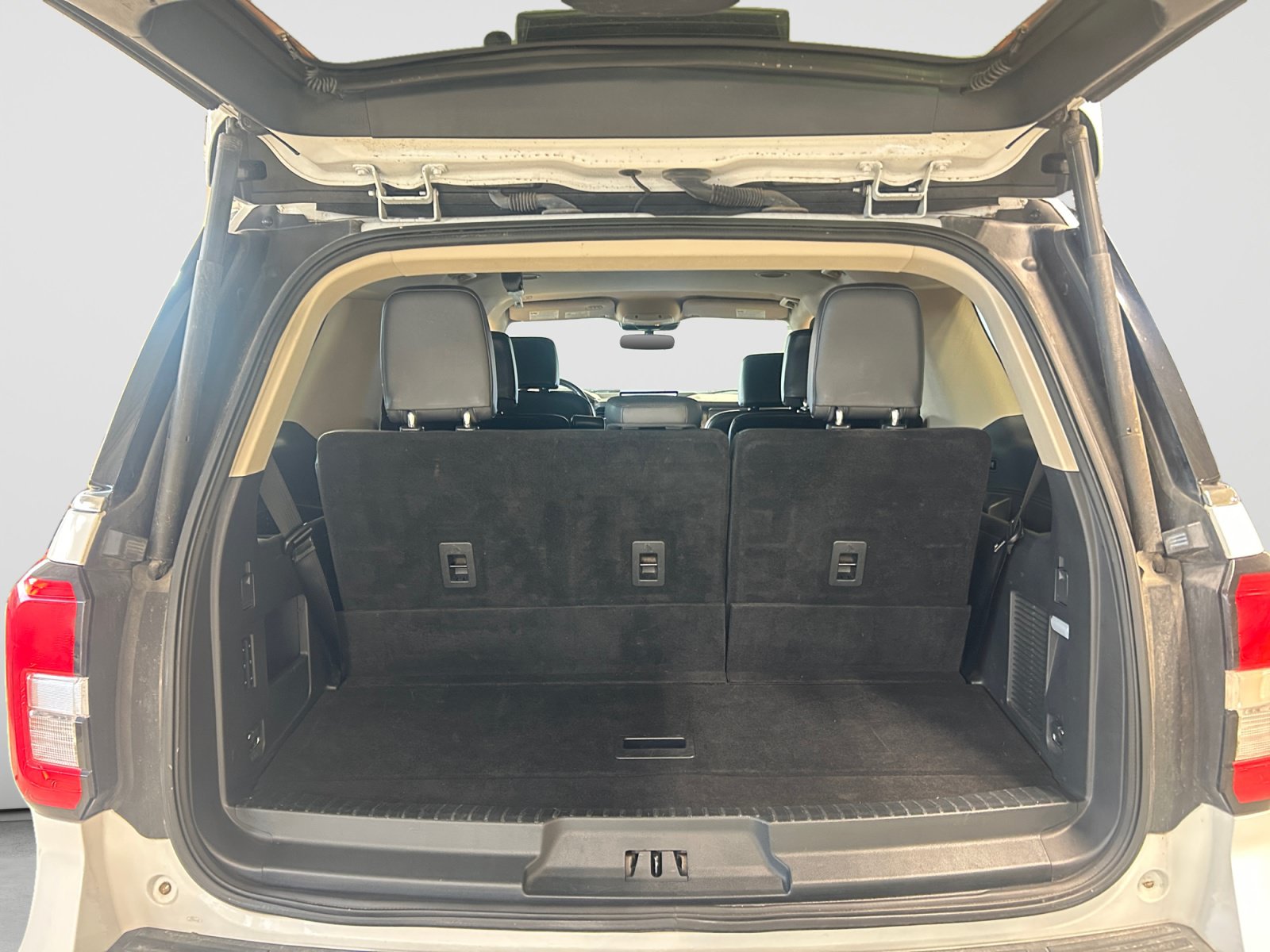 Certified 2024 Ford Expedition XLT RWD image 17