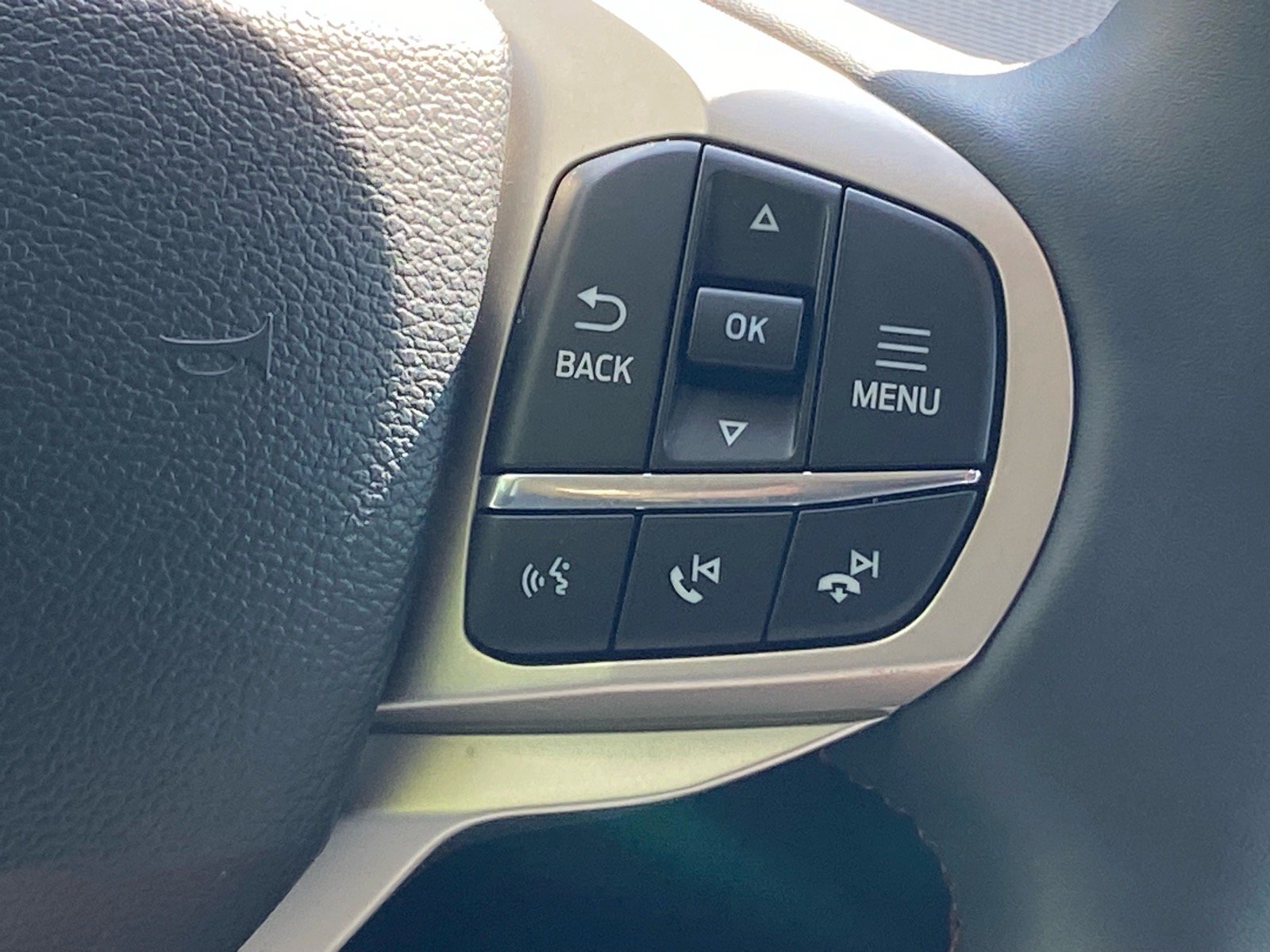 Certified 2025 Ford Explorer Active RWD image 7