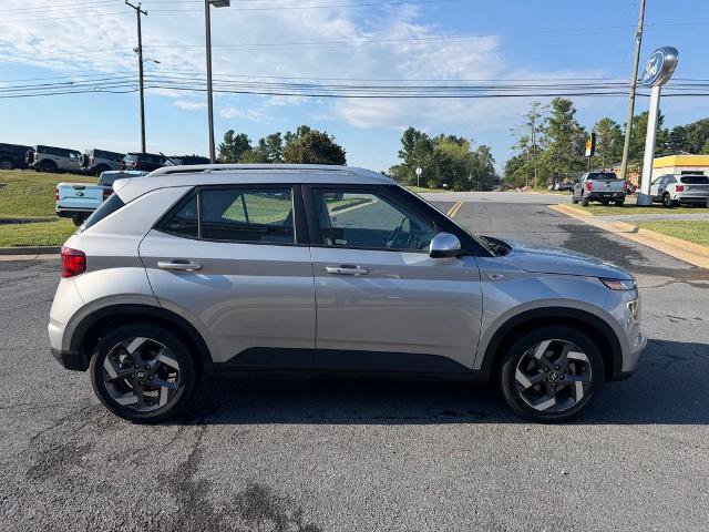 Used 2025 Hyundai Venue SEL FWD image 6