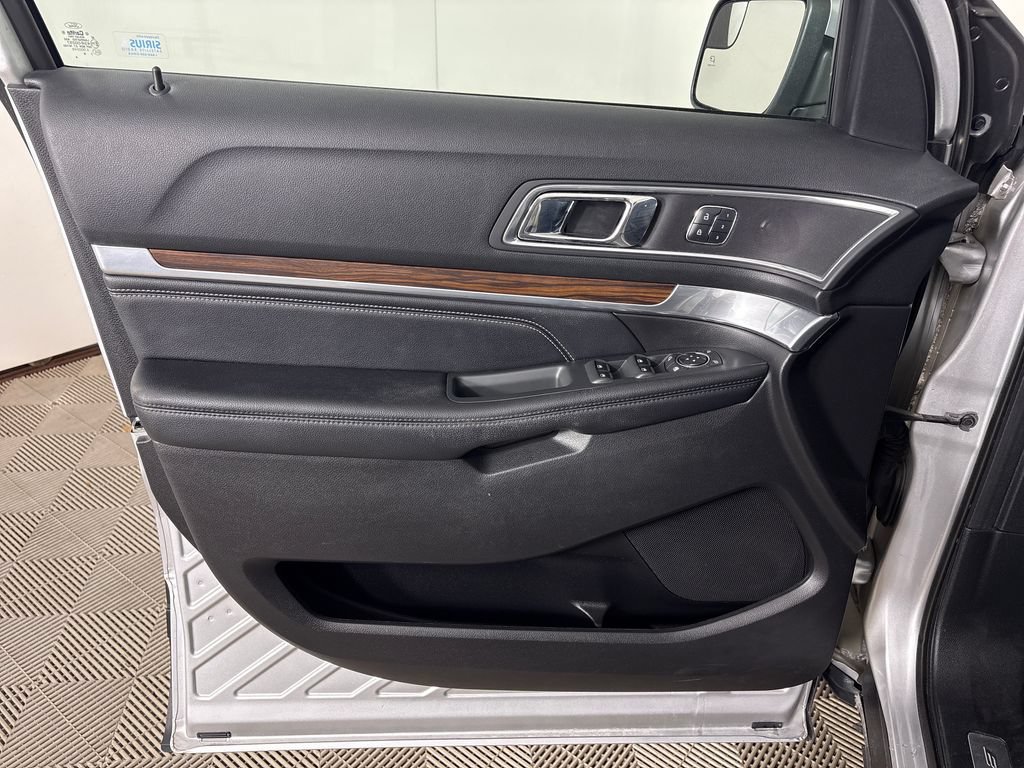 Certified 2017 Ford Explorer Limited AWD/4WD image 16