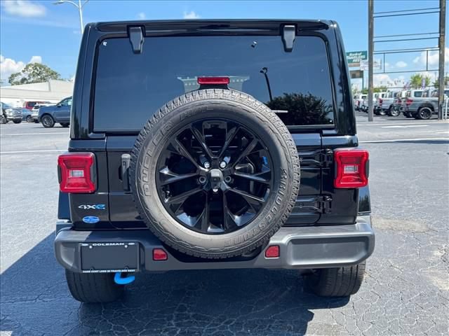 Used 2023 Jeep Wrangler Unlimited Sahara w/ Cold Weather Group AWD/4WD image 5
