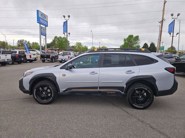 Used 2025 Subaru Outback Wilderness AWD/4WD image 3