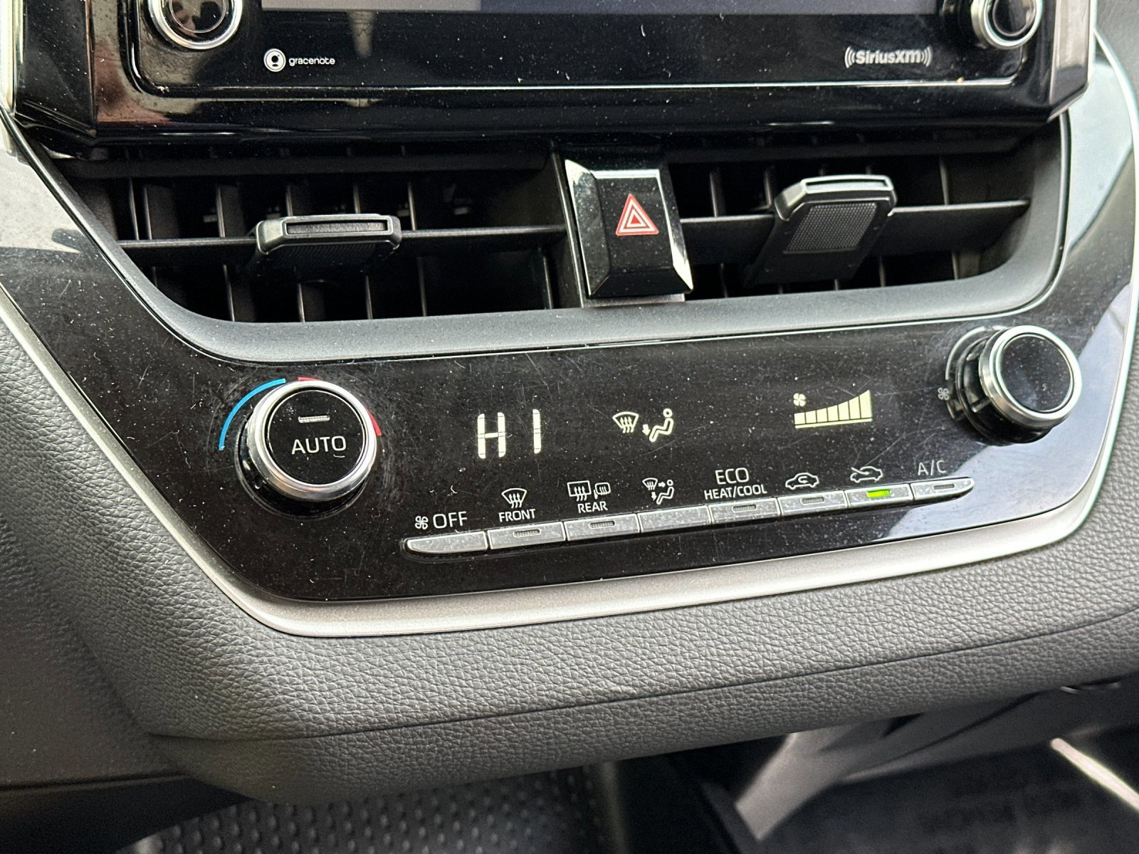 Used 2021 Toyota Corolla LE w/ Carpet Mat Package (TMS) image 18