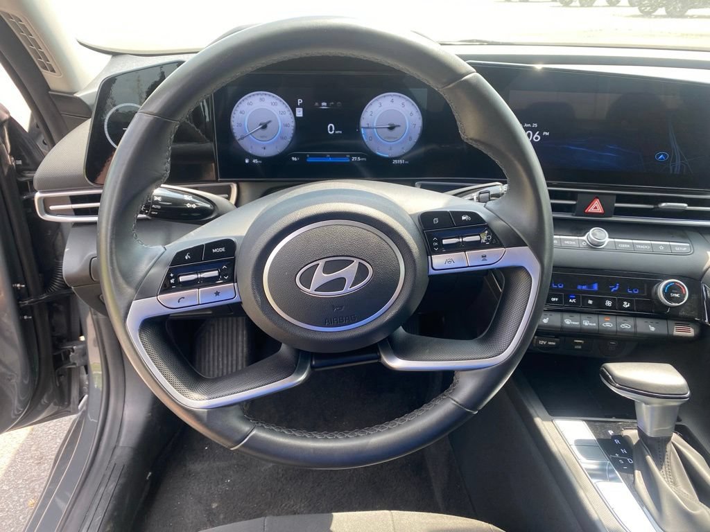Used 2025 Hyundai Elantra SEL FWD image 18