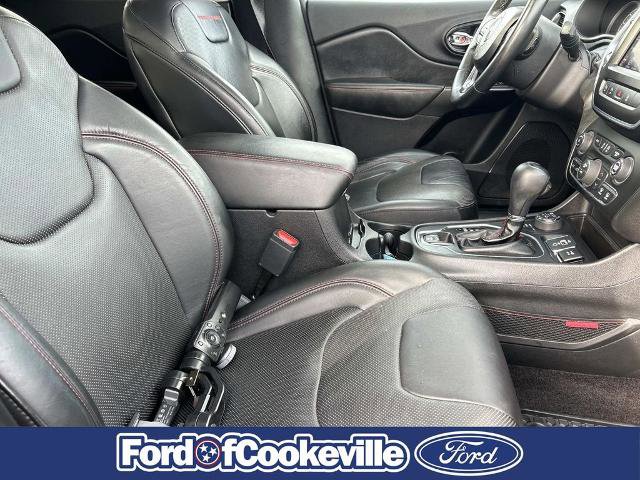Used 2019 Jeep Cherokee Trailhawk AWD/4WD image 24