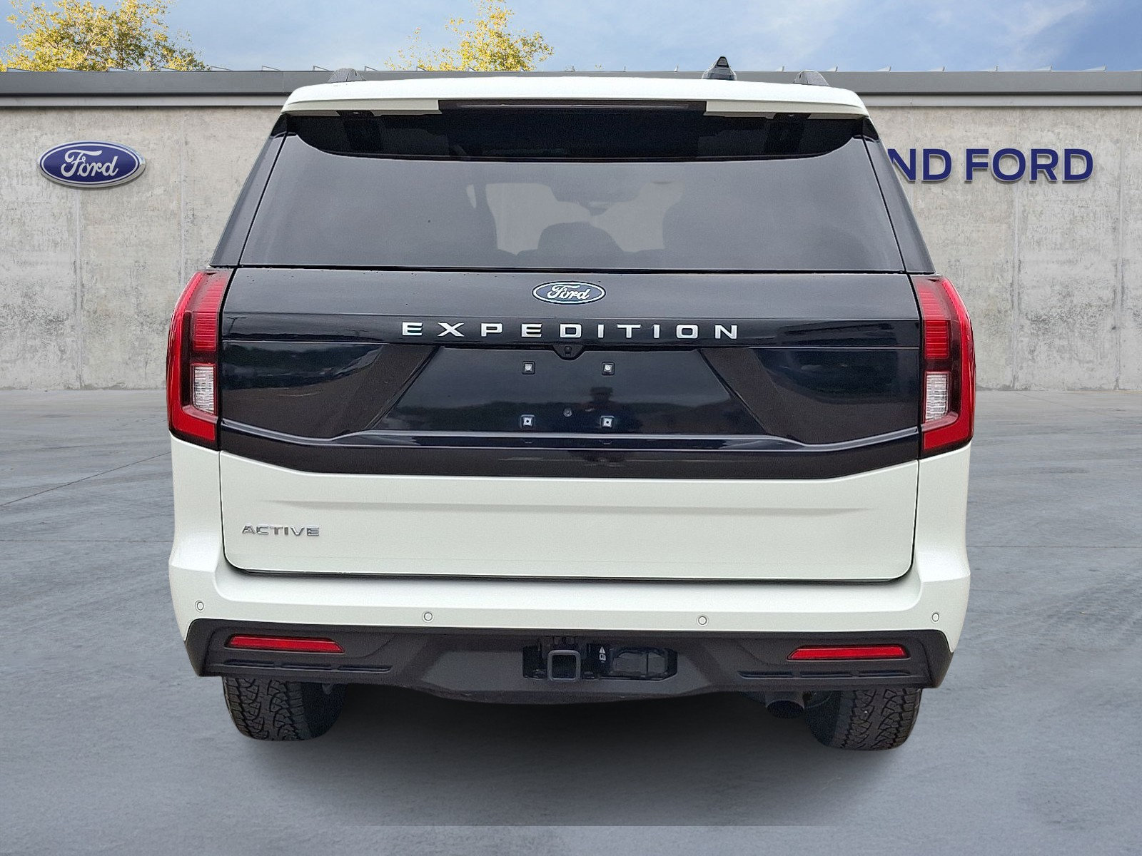 Certified 2025 Ford Expedition Active AWD/4WD image 5