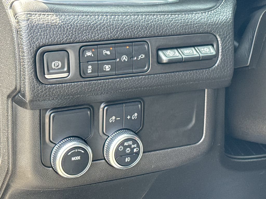 Used 2022 GMC Yukon Denali RWD image 13