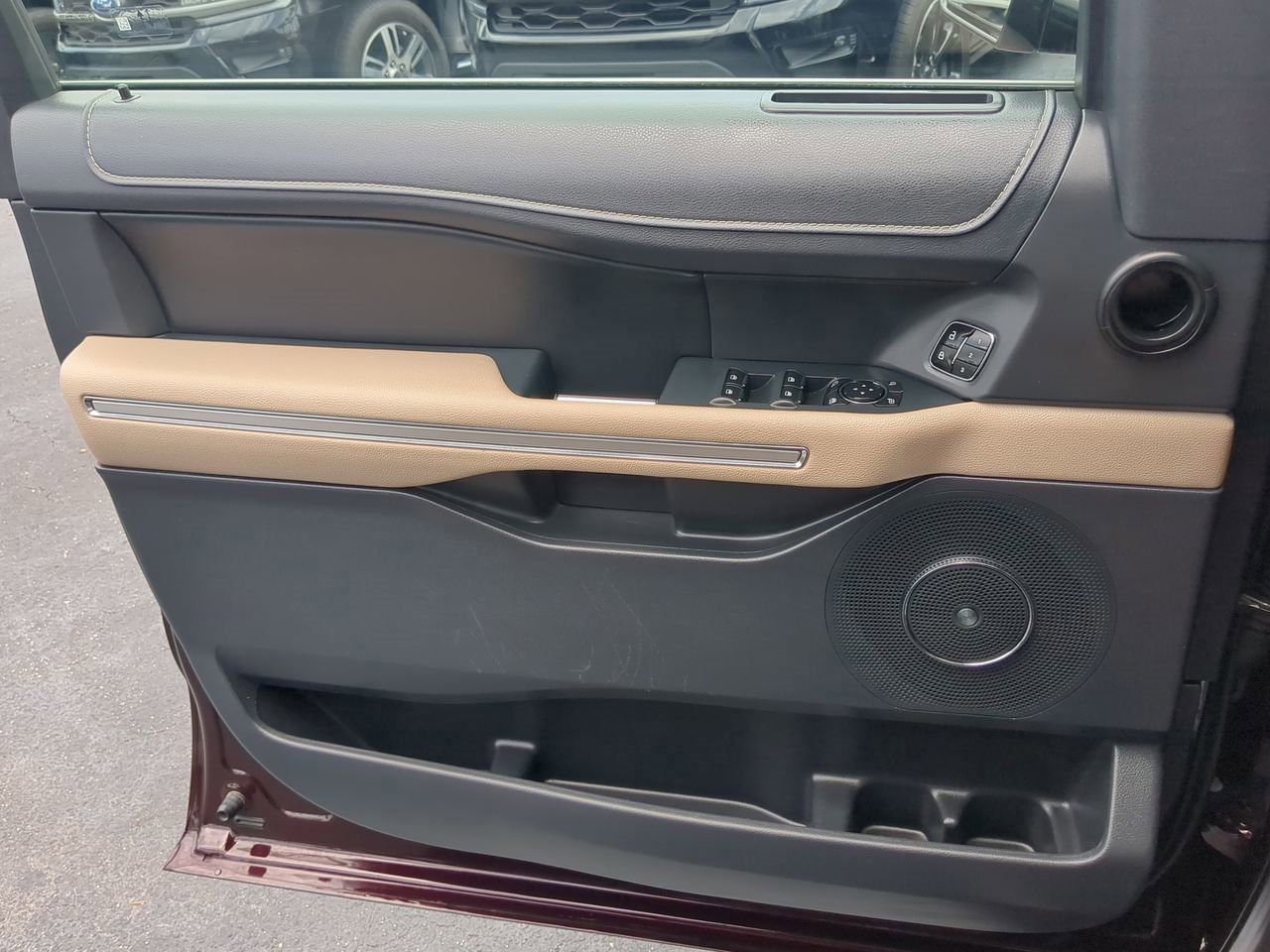 Certified 2024 Ford Expedition Limited image 31