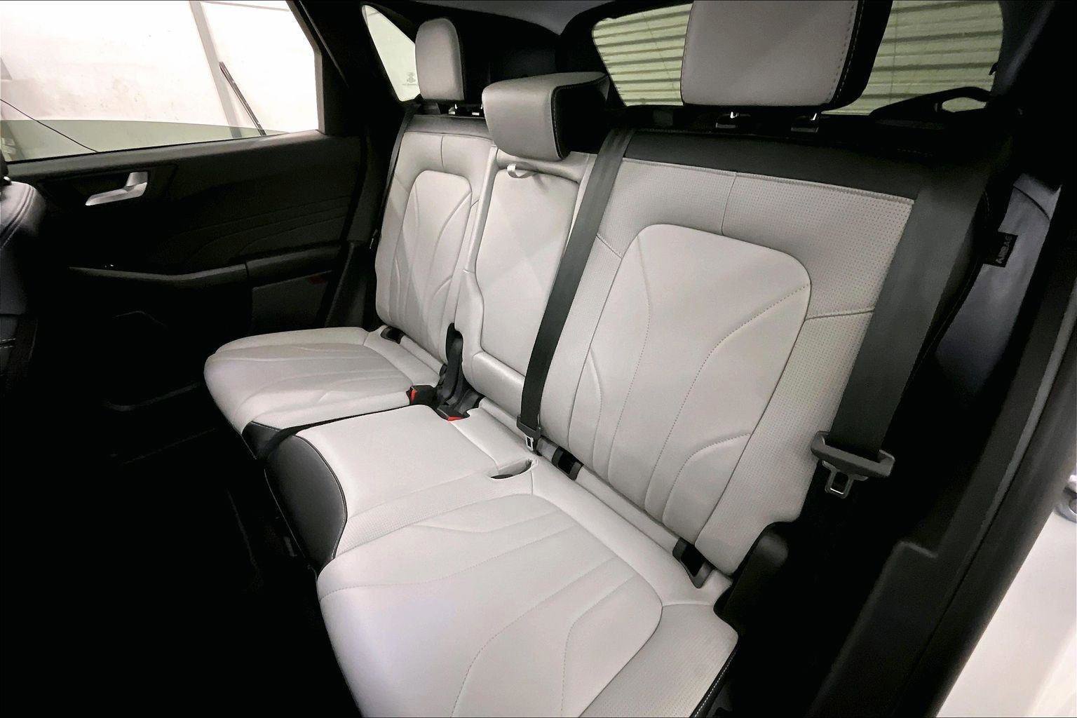 Certified 2025 Ford Escape SE w/ PHEV Premium Package image 25