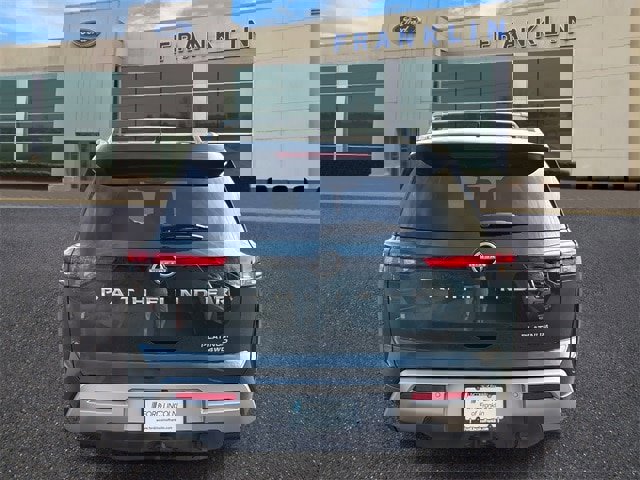Used 2024 Nissan Pathfinder Platinum image 4