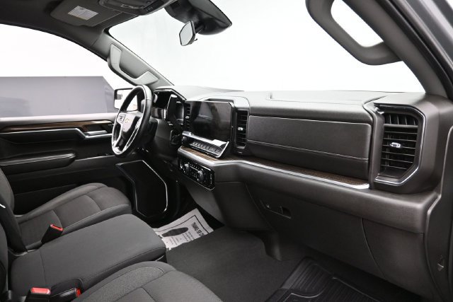 Used 2024 Chevrolet Silverado 1500 LT AWD/4WD image 32