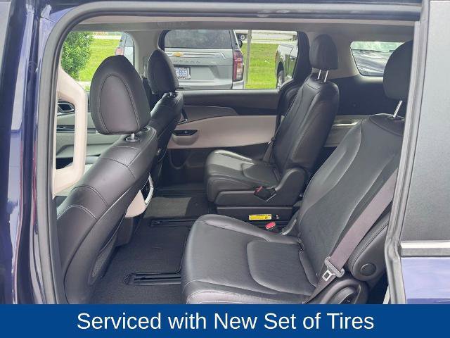 Used 2024 Kia Carnival LX FWD image 12