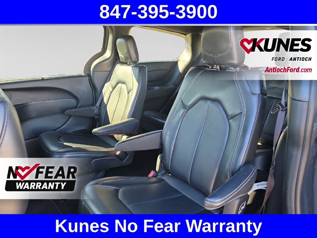 Used 2025 Chrysler Pacifica Select FWD image 37