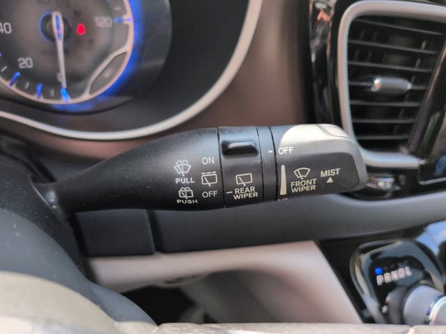Used 2017 Chrysler Pacifica Touring w/ Tire & Wheel Group FWD image 37