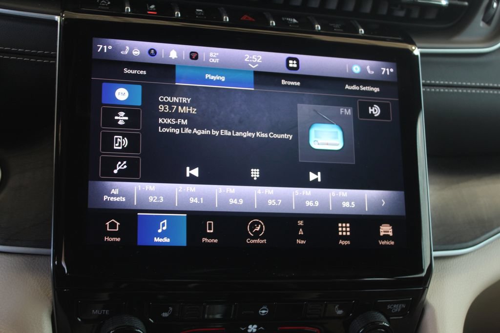 Used 2024 Jeep Grand Cherokee Limited RWD image 17