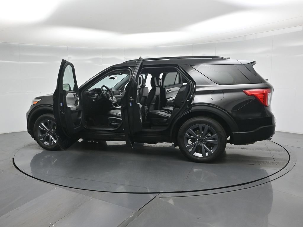 Certified 2022 Ford Explorer XLT w/ Equipment Group 202A image 32