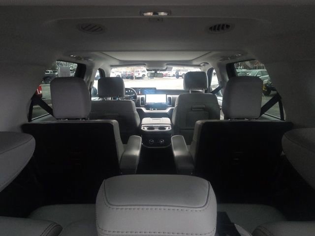 Certified 2025 Ford Expedition Active image 12