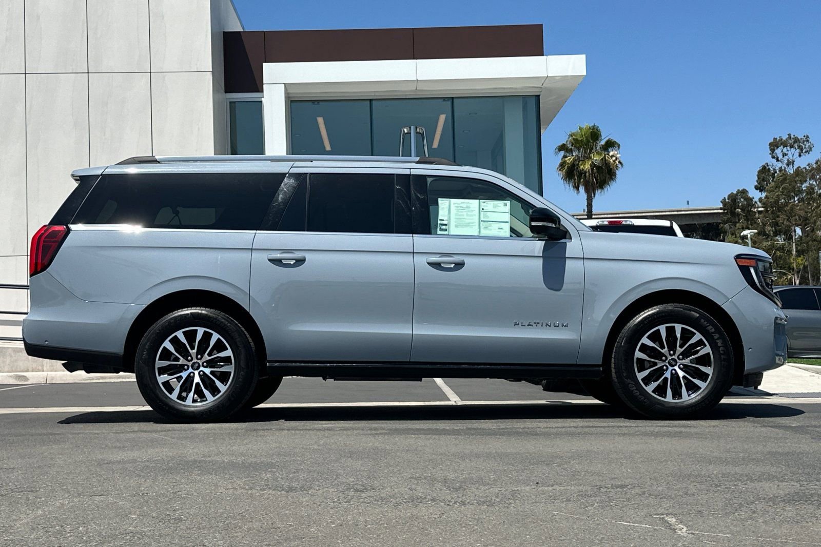 Certified 2025 Ford Expedition Max Platinum AWD/4WD image 2