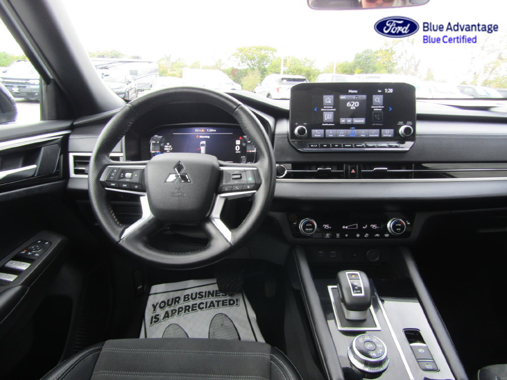 Used 2024 Mitsubishi Outlander SE Black Edition AWD/4WD image 3