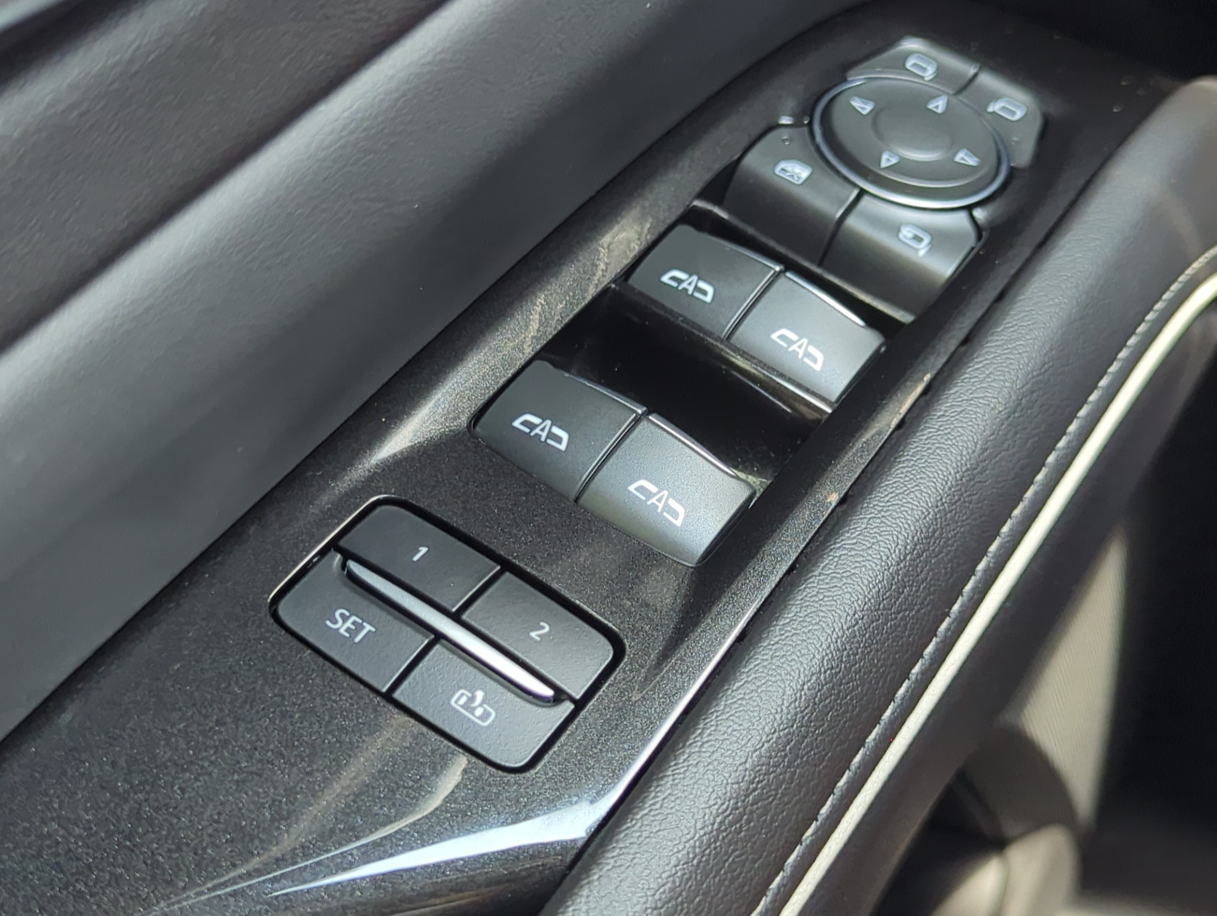 Used 2024 Cadillac Escalade Premium Luxury w/ Performance Package AWD/4WD image 22