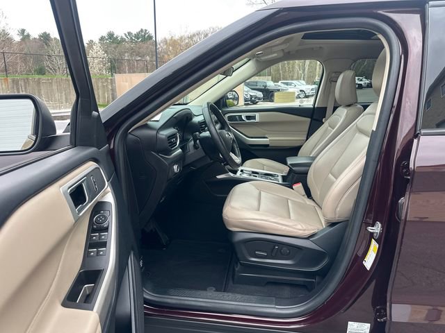 Certified 2022 Ford Explorer XLT w/ Equipment Group 202A AWD/4WD image 34