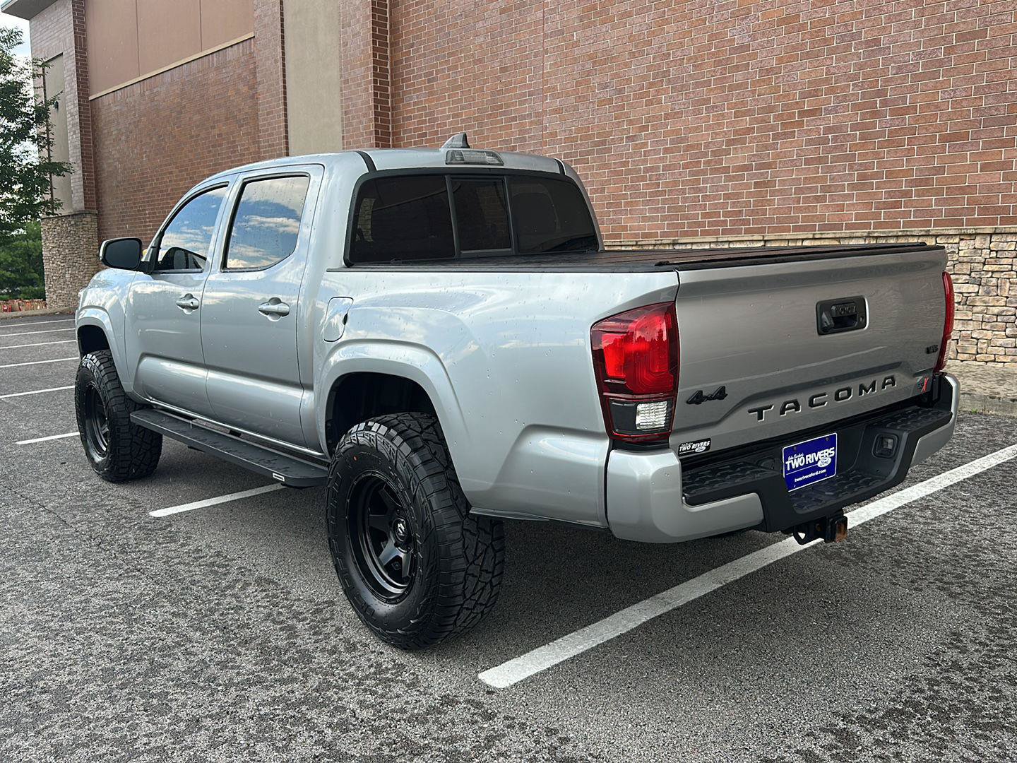 Used 2022 Toyota Tacoma SR AWD/4WD image 3