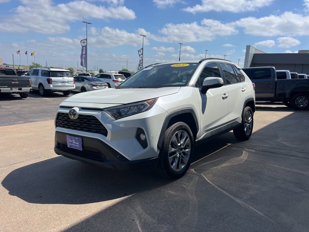 Used 2021 Toyota RAV4 XLE Premium image 5