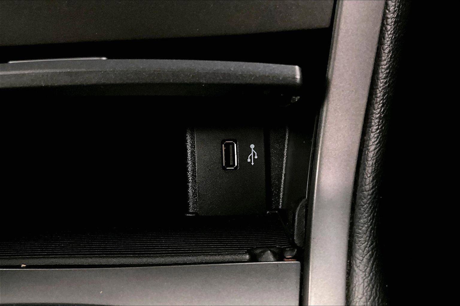 Certified 2018 Ford Edge SE image 31