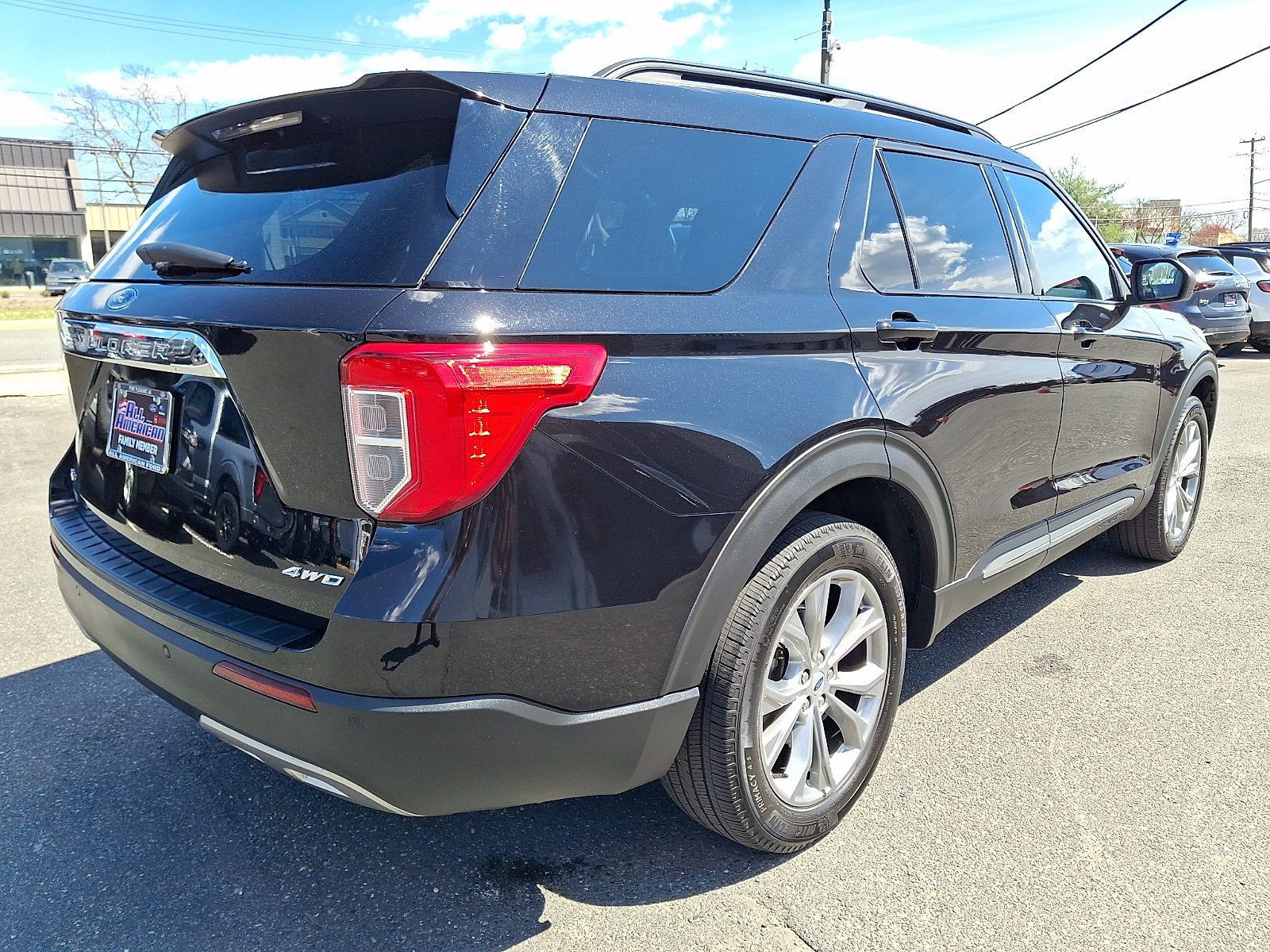 Certified 2022 Ford Explorer XLT w/ Equipment Group 202A AWD/4WD image 11