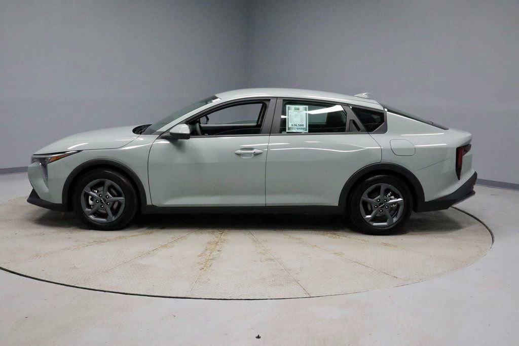 Used 2025 Kia K4 LXS image 2