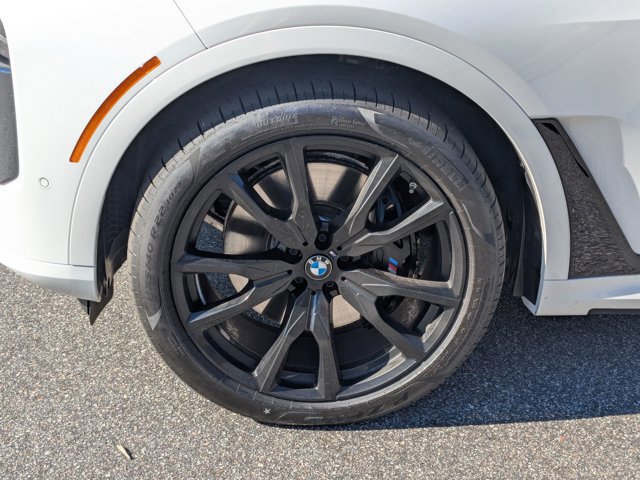 Used 2025 BMW X7 xDrive40i w/ M Sport Package image 10