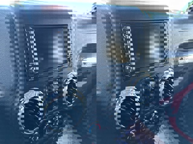 Used 2017 Jeep Wrangler Unlimited Rubicon w/ Connectivity Group image 3