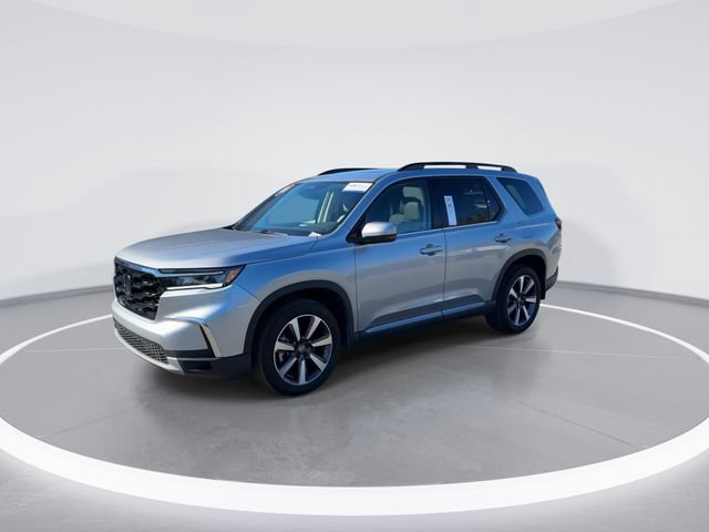 Used 2025 Honda Pilot Touring image 3