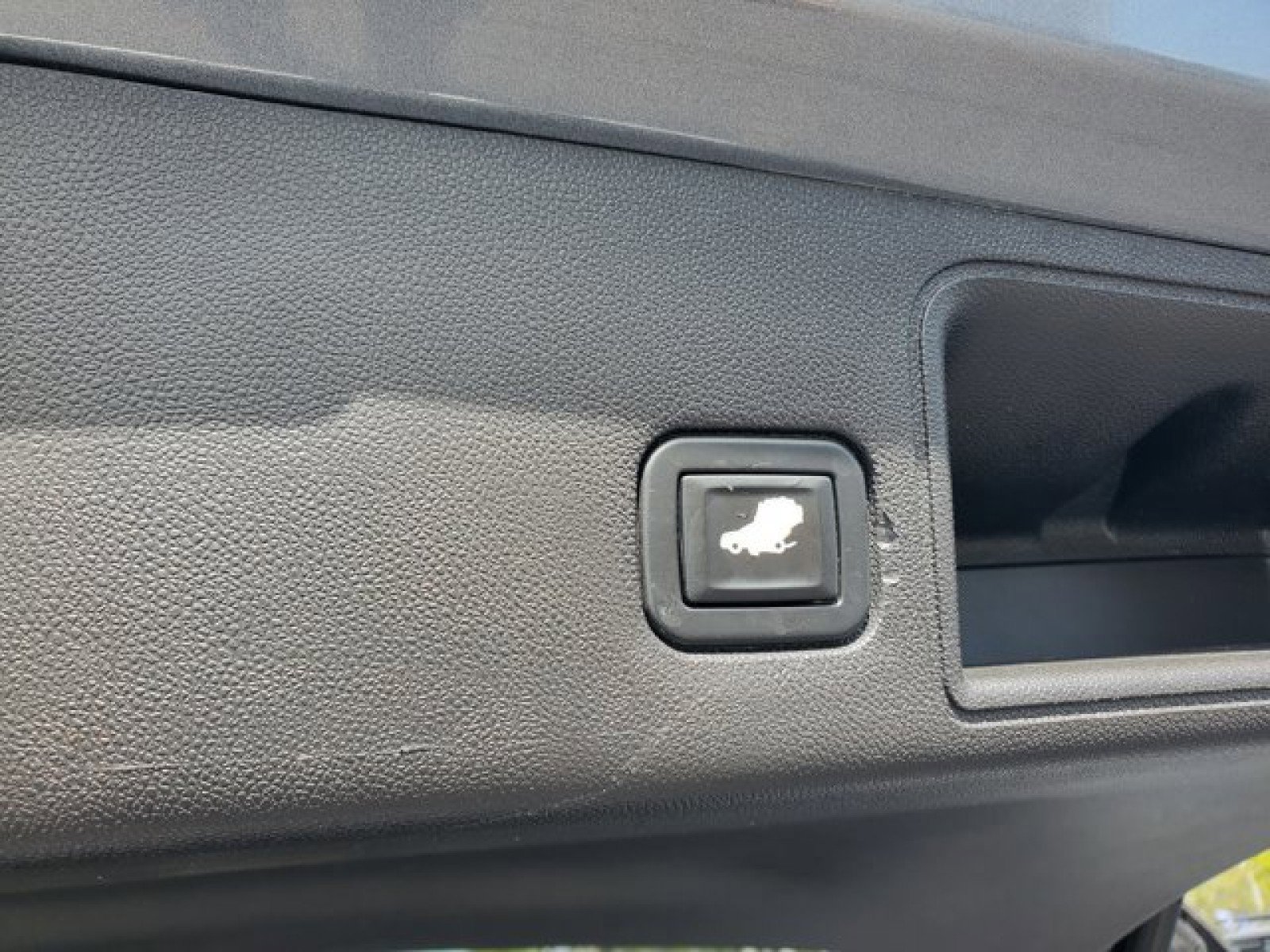 Used 2019 GMC Terrain SLE w/ Driver Convenience Package image 9